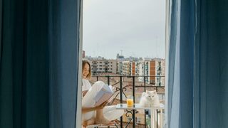 "Утеха във време, когато светът изглежда нестабилен": книгите, които лекуват душата