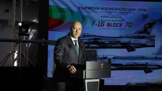 За Желязков първият изтребител <span class="highlight">F</span>-<span class="highlight">16</span> е "идеологическа промяна" на армията