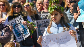 Фотогалерия: Хиляди излязоха на протест в София в памет на Сияна Попова и жертвите на пътя