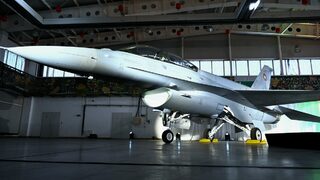 Фотогалерия: "Този прекрасен боен самолет" F-16 беше официално посрещнат в България