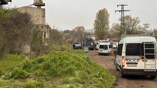 Започна премахването на незаконни постройки в кв. "Западна фабрика" в София