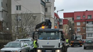 "Паяк" в София повреди три автомобила при опит за репатриране на кола на актриса