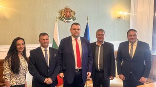 Новите попълнения при Пеевски: кмет на БСП, местна коалиция и близък до ГЕРБ преминаха в "Ново начало"
