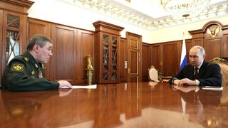 Какво е "примирие" и защо Путин злоупотребява с този термин