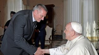 Георги Господинов за папата: Едно лице и едно озарено присъствие, което сякаш казва "няма страшно"