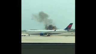 Самолет на Delta Air Lines се запали преди излитане на летището в Орландо, Флорида (видео)