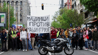 Блокада на медия в Сърбия обедини студенти и опозиция, Путин предложил помощ на Вучич