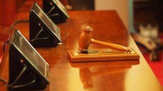 Съдът върна на поста арестувана за подкуп училищна директорка