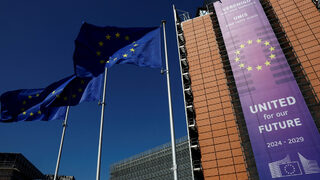 След скандала в европарламента еврокомисията забрани на своите срещи с "Хуауей"