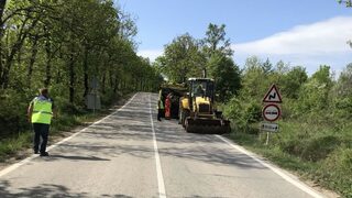 С 200 м нов асфалт се обезопасява опасен участък от пътя Видин - Ружинци