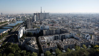 Ремонтът на Айфеловата кула в Париж e почти завършен