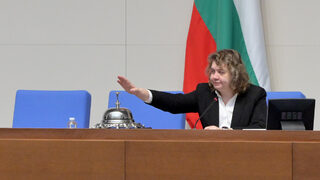 Парламентът прие окончателно Закона за защита на подаващите сигнали за корупция (видео)