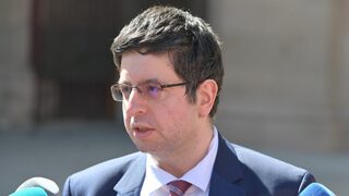 Една четвърт от депозитите на домакинствата вече са в евро