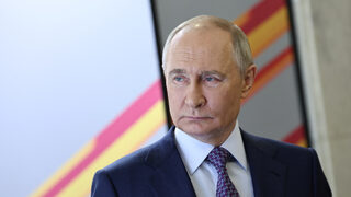 Защо Путин играе на "примирие"