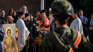 Фотогалерия: Церемонията пред Паметника на Незнайния воин в София за празника на армията
