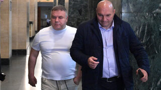 Снимка на деня: Крупни бизнесмени на разпит по "хазартното" дело срещу <span class="highlight">Васил</span> <span class="highlight">Божков</span>