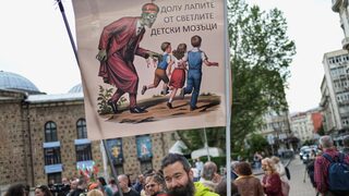 Снимка на деня: Граждани протестират срещу "Час по ту-туу"