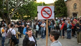 Снимка на деня: Граждани протестират срещу "Час по ту-туу"