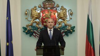 Радев предложи референдум за еврото: политическите реакции "за" и "против"
