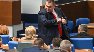 "Да се направим, че не се е случвало": Пеевски определи Радев за "несъстоятелен"
