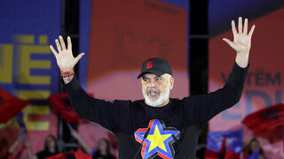 Еди Рама опитва да спечели днес четвърти премиерски мандат