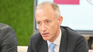 Образователният министър: Религията няма да подмени науката в класните стаи