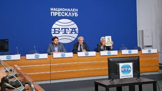 Пчелари предупреждават, че България може да остане без пчели до 10 години