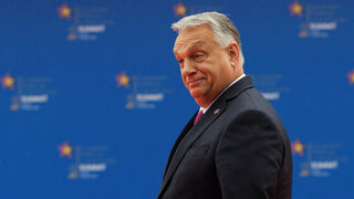 Орбан несръчно влезе в битката за власт в Румъния