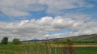 Слънчево сутринта, <span class="highlight">облаци</span> следобед