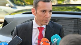 Терзиев обмисля как може да не се изплатят субсидиите на транспортните дружества, докато не работят