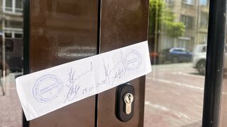 Снимка на деня: Ахмед Доган остана без <span class="highlight">партийна</span> <span class="highlight">централа</span>