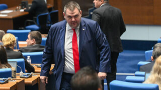 Демократичната коалиция с план за прилагане на санкциите "Магнитски", Пеевски обяви темата за "приключена"