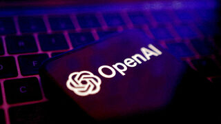OpenAI купи стартъп на проектанта на iPhone, за да промени работата с изкуствения интелект