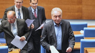 <span class="highlight">КЗК</span> пришпори Столичната община да осигури конкуренция при електронната смяна на адрес