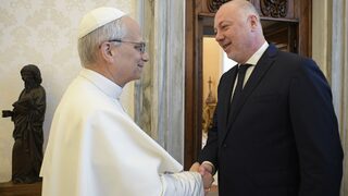 Росен Желязков поговори с новия <span class="highlight">папа</span> за изкуствения интелект