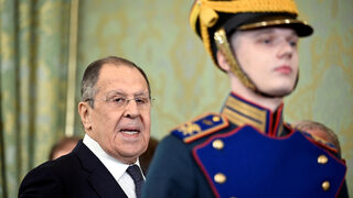 Според Лавров папата не става за посредник, защото не е православен