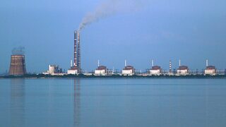"Ню Йорк таймс": Русия работи за включване на Запорожката АЕЦ към енергийната си система