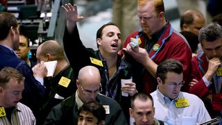 Петролът се срина до $62, политици искат намеса на нефтените пазари