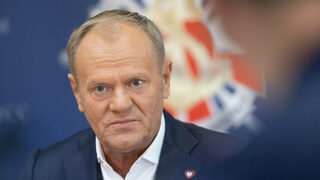 Доналд Туск ще иска <span class="highlight">вот</span> <span class="highlight">на</span> <span class="highlight">доверие</span> след загубата <span class="highlight">на</span> Тшасковски в Полша