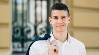 18-годишният Мартин, който изпревари държавата