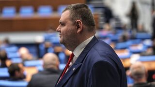 Ултиматумът на Пеевски ускори трансферите към "Ново начало", проектът около Доган е под въпрос