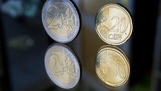 Инфографика: Ключовите моменти около приемането на еврото, или какво следва