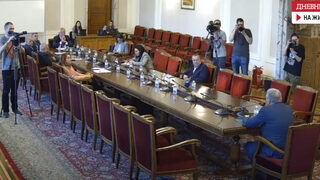 Изслушването на директора на Столичната регионална здравна инспекция в парламента (видео)