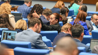 Парламентът отхвърли ветото на Радев върху законовите промени за енергията от <span class="highlight">ВЕИ</span>