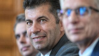 Как се стигна до оставката на Кирил Петков