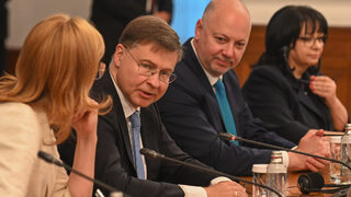 Най-важна е информацията, цените няма да се вдигнат заради еврото, казаха еврокомисарите