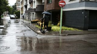 Остава горещо, интензивни валежи може да има в 9 области