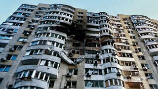 Поне четирима загинаха в масиран руски удар по Киев