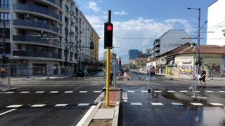 Фотогалерия: Ул. "Опълченска" заприлича на булевард, тротоари станаха бус ленти