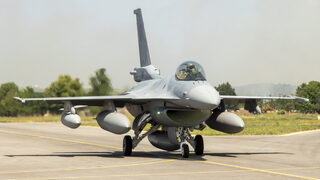 Вторият изтребител F-16 Block 70 кацна в България